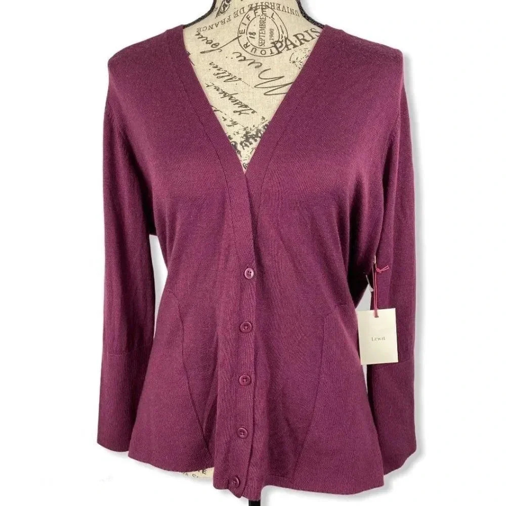 Lewit v-neck burgundy cardigan